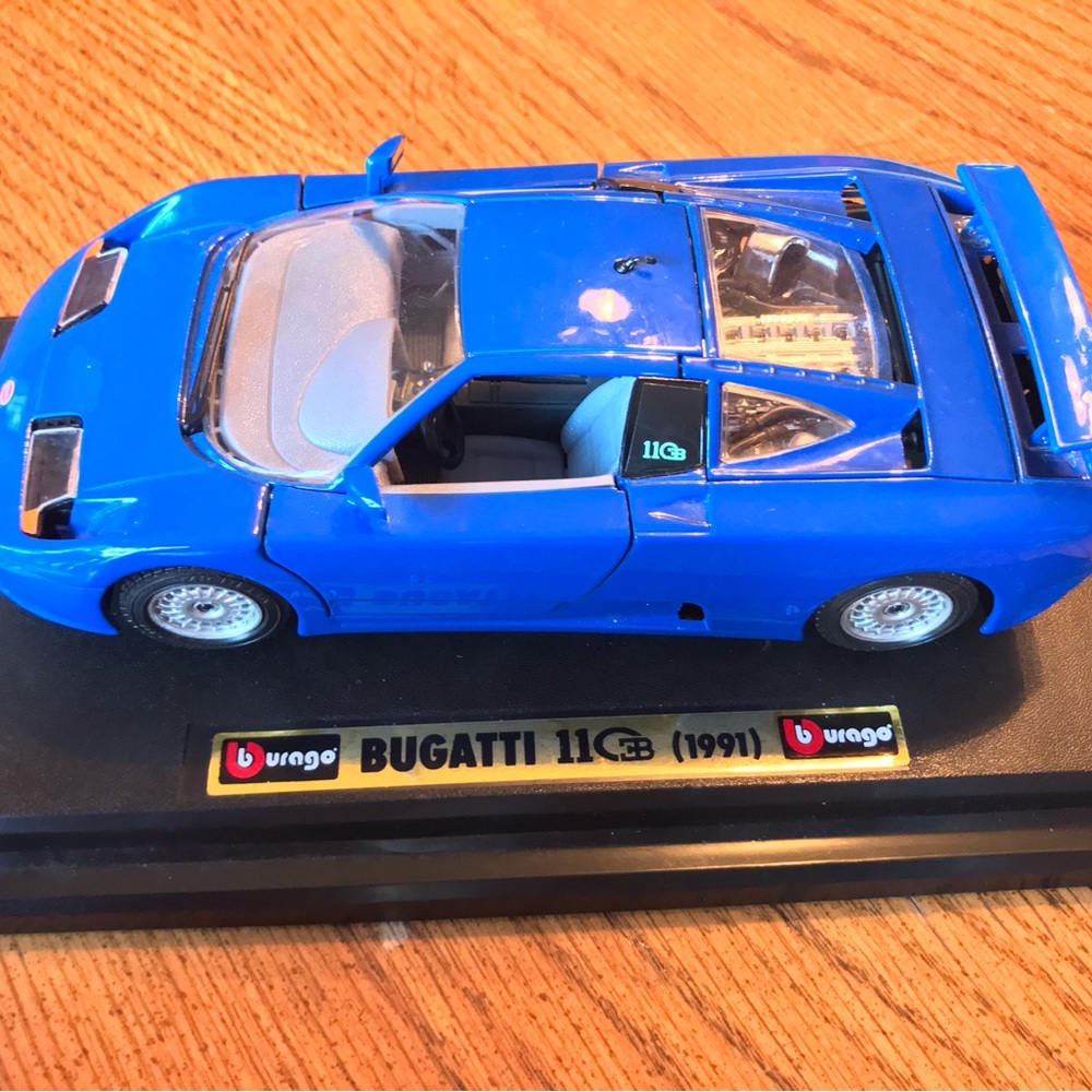 Bburago Bugatti 110 Model Car - Blue
